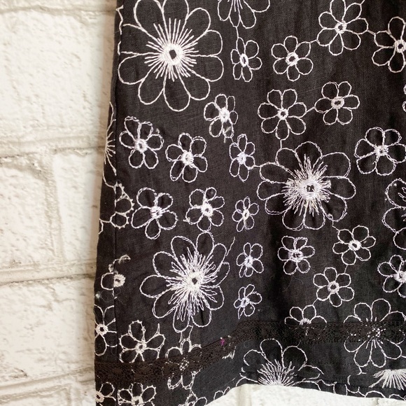 Grace Elements Black Floral Embroidered Midi Skirt - Picture 2 of 4
